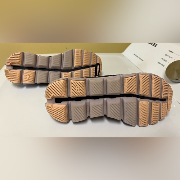 Size 9 Women’s On Cloud Cloud X - Navy/purple/peach - Picture 5 of 6